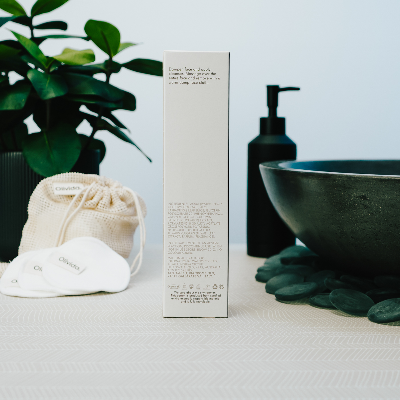 Alpha-H Triple Action Cleanser verpakking