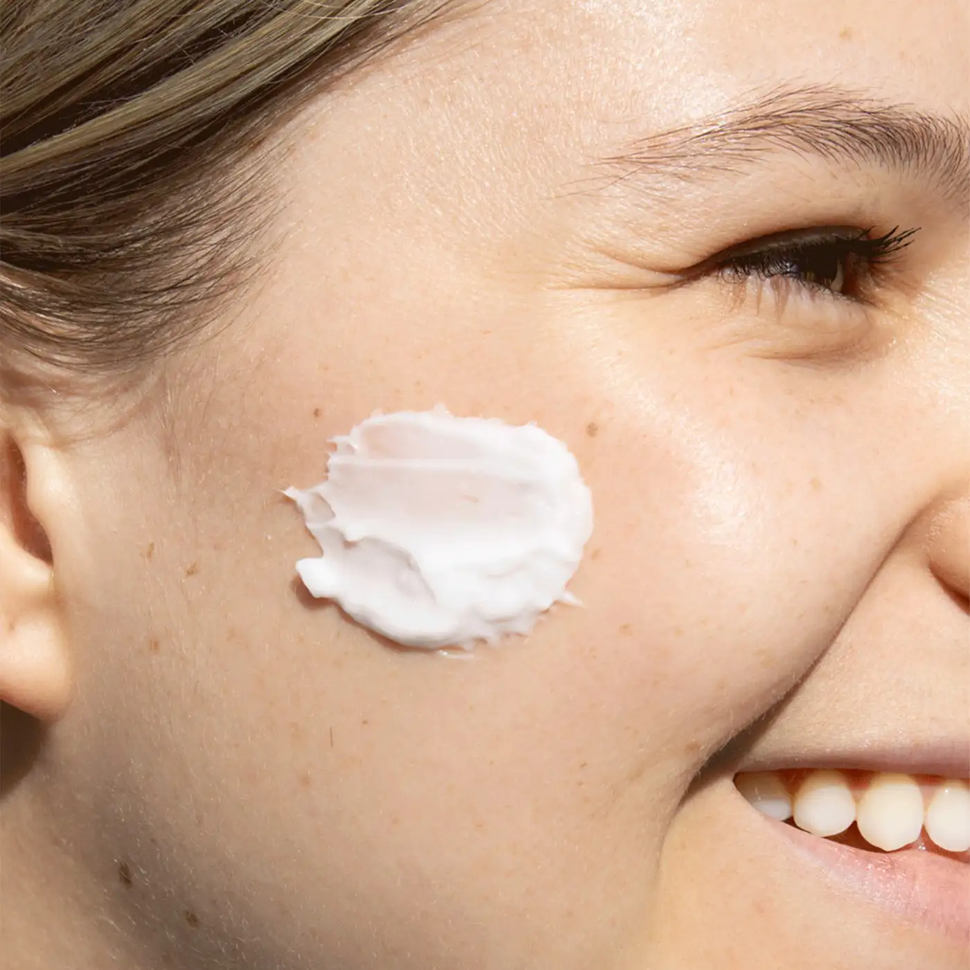 Alpha-H - Essential Hydration Cream - Model