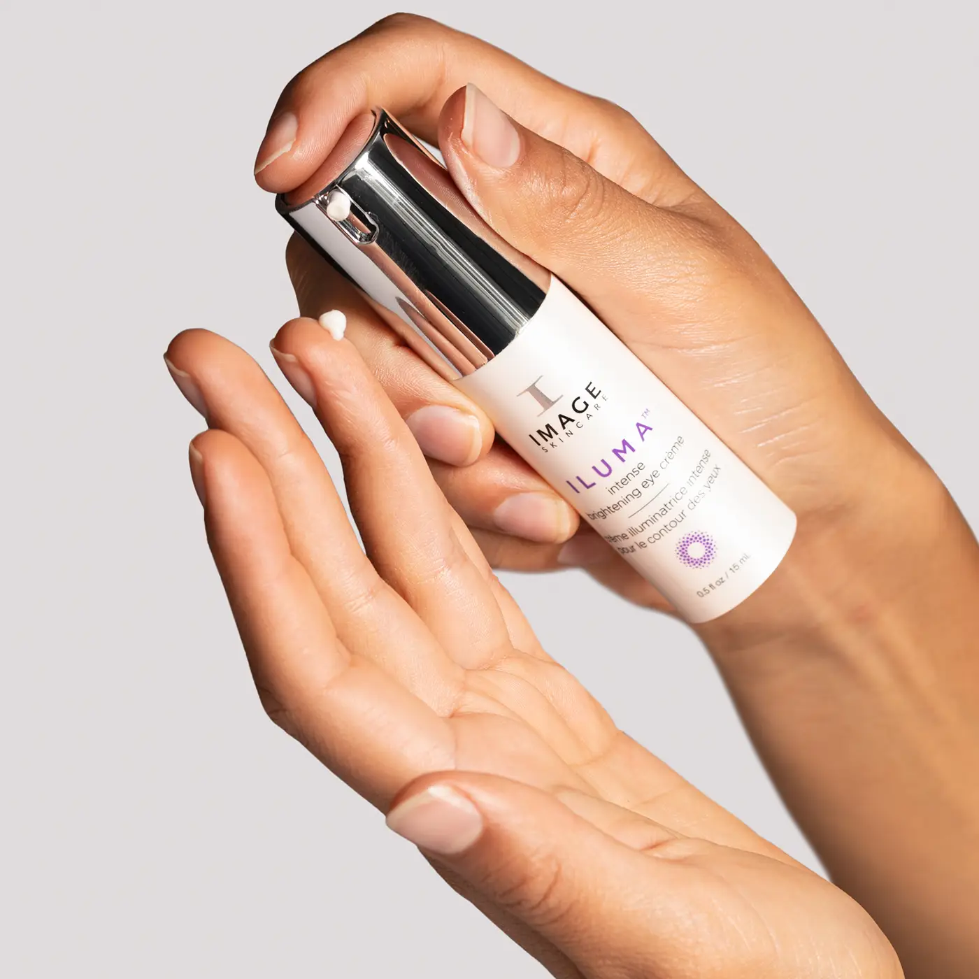 IMAGE Skincare - ILUMA - intense brightening serum - Model 2