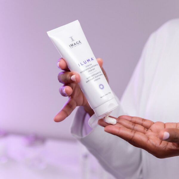 Image Skincare - Iluma Intense Brightning Exfoliating Cleanser voorbeeld 2