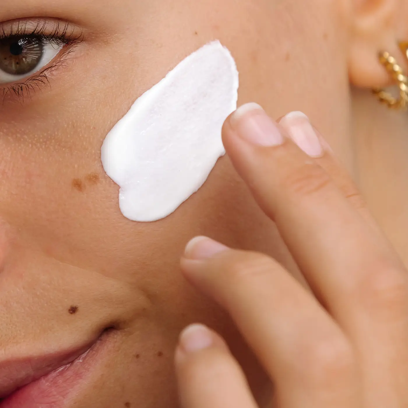 ALPHA-H - Daily Essential Moisturiser SPF 50 - model 1