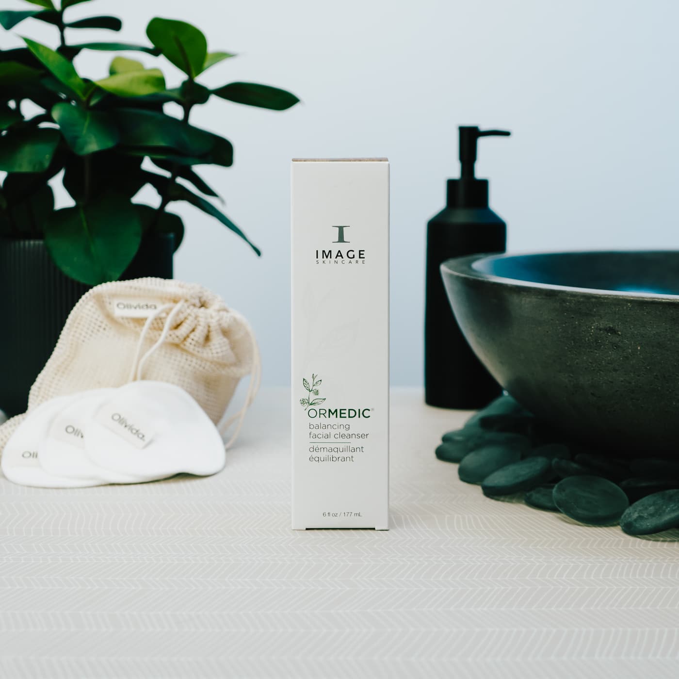 IMAGE Skincare 2021 - Ormedic Balancing Facial Cleanser - Olivida voorkant verpakking