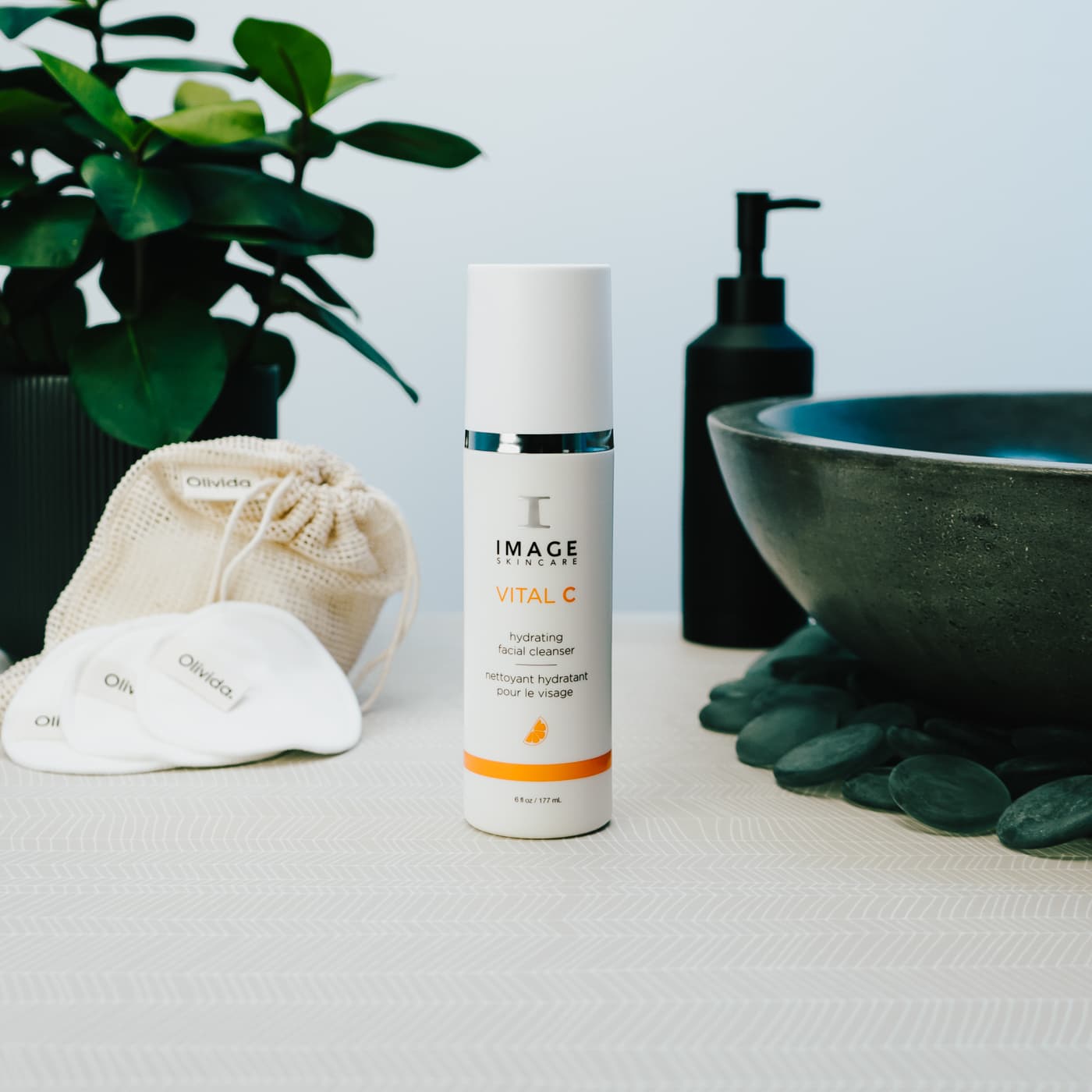 IMAGE Skincare 2021 - Vital C Hydrating Facial Cleanser - Olivida voorkant