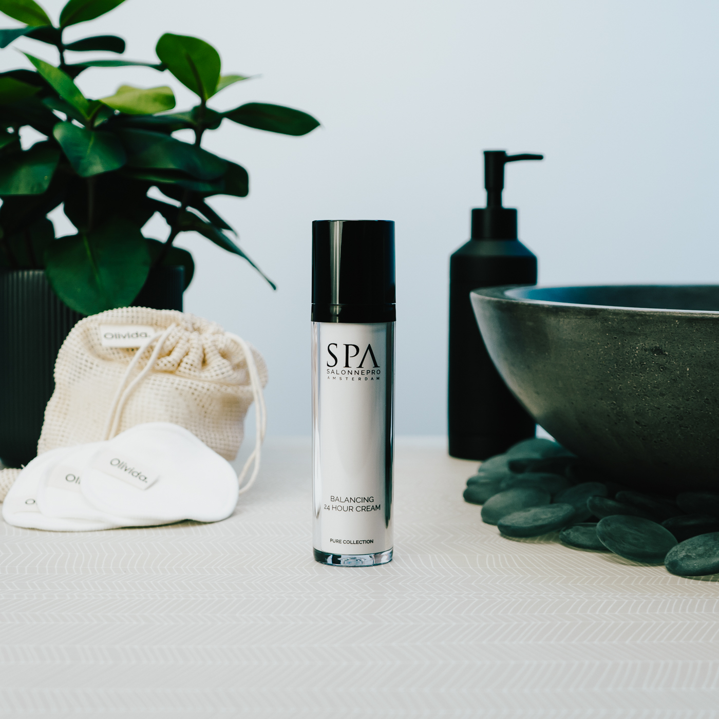 SPA Salonnepro - SPA Balancing 24 Hour Cream Display