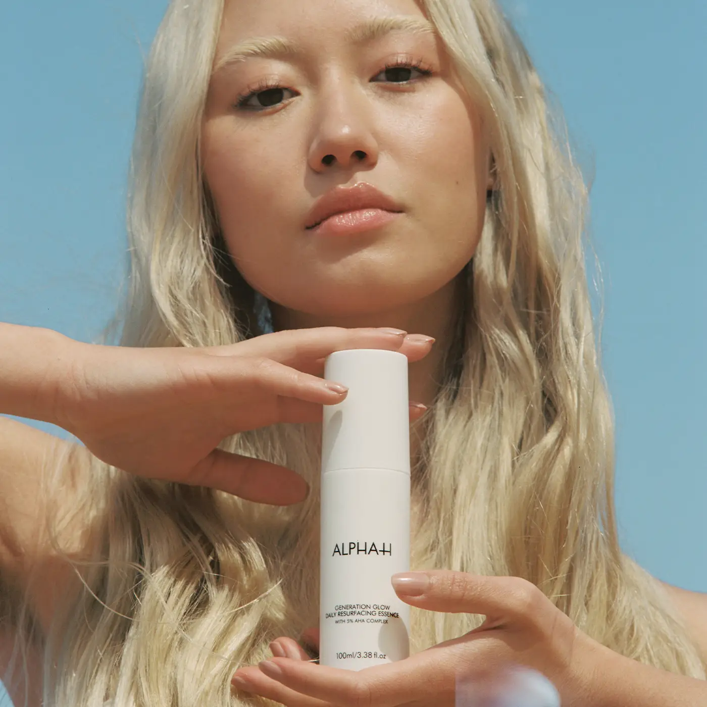 ALPHA-H - Generation Glow Daily Resurfacing Essence - Model