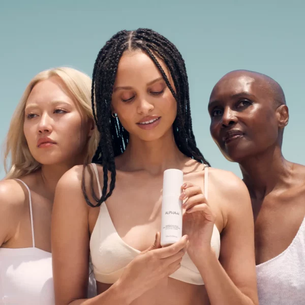 ALPHA-H - Generation Glow Daily Resurfacing Essence - Models