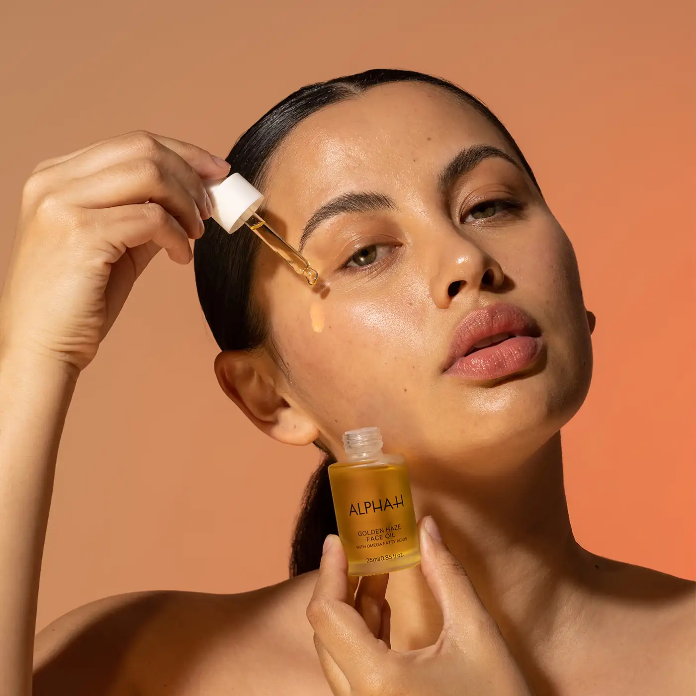 ALPHA-H - Golden Haze Face Oil - Model