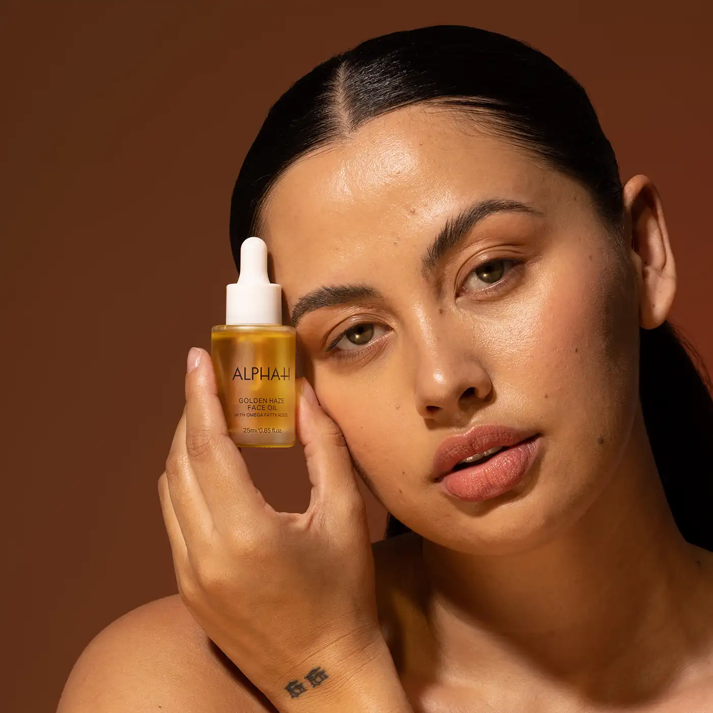 ALPHA-H - Golden Haze Face Oil - Model