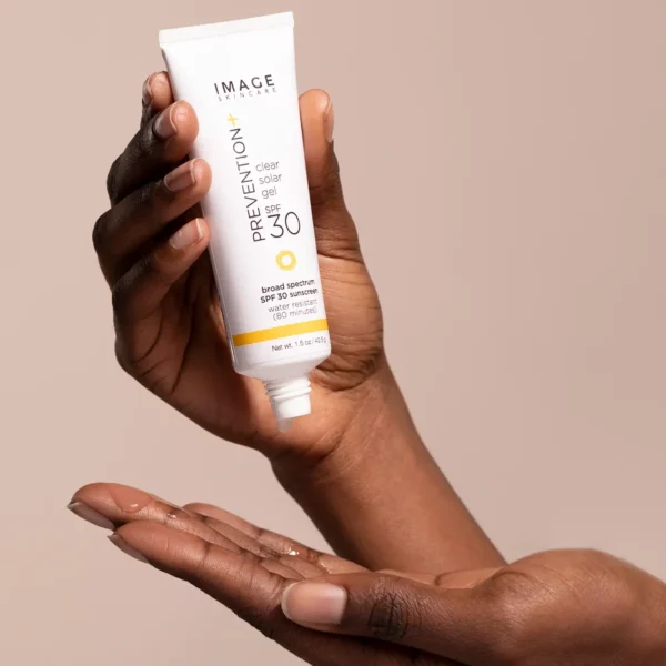 Image Skincare - PREVENTION- clear Solar Gel - Model3