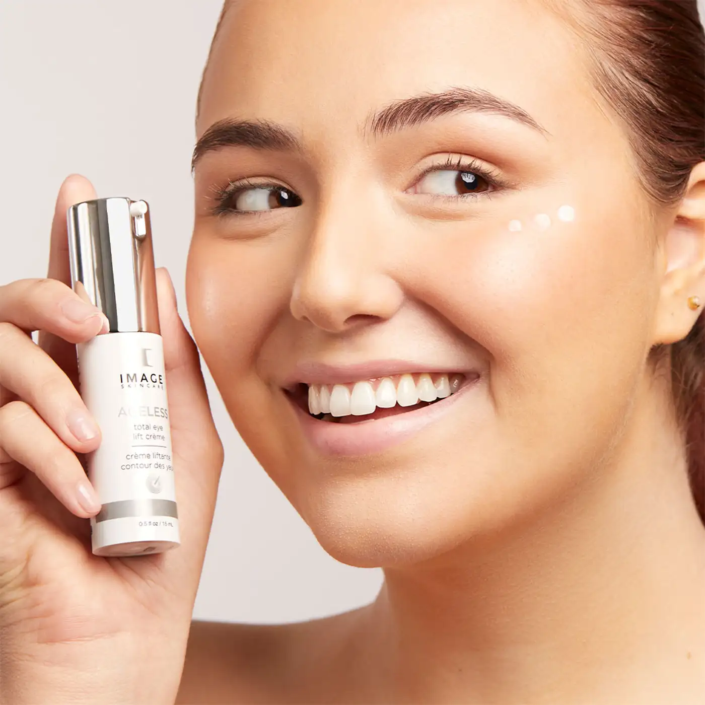 Image Skincare - AGELESS - Total Eye Lift Crème - Model