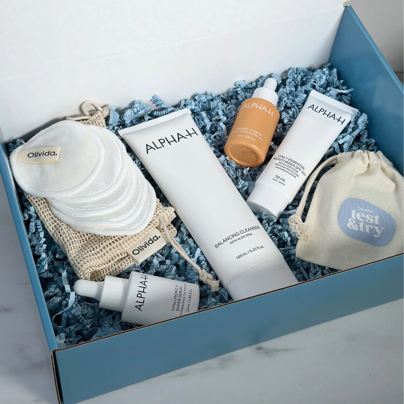 ALPHA-H Morning Ritual Kit Producten Balancing Cleanser Hyaluronic8 Vitamin C SPF50 Olivida Copyright Doos