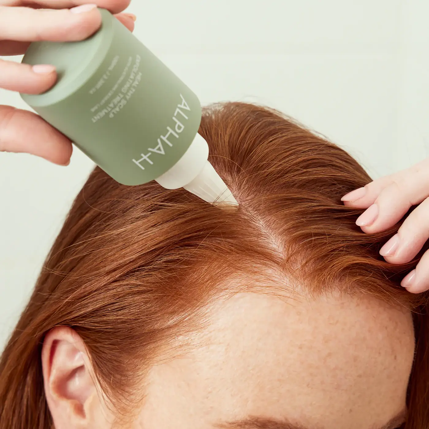 ALPHA-H - Healthy Scalp Exfoliating Treatment - Model