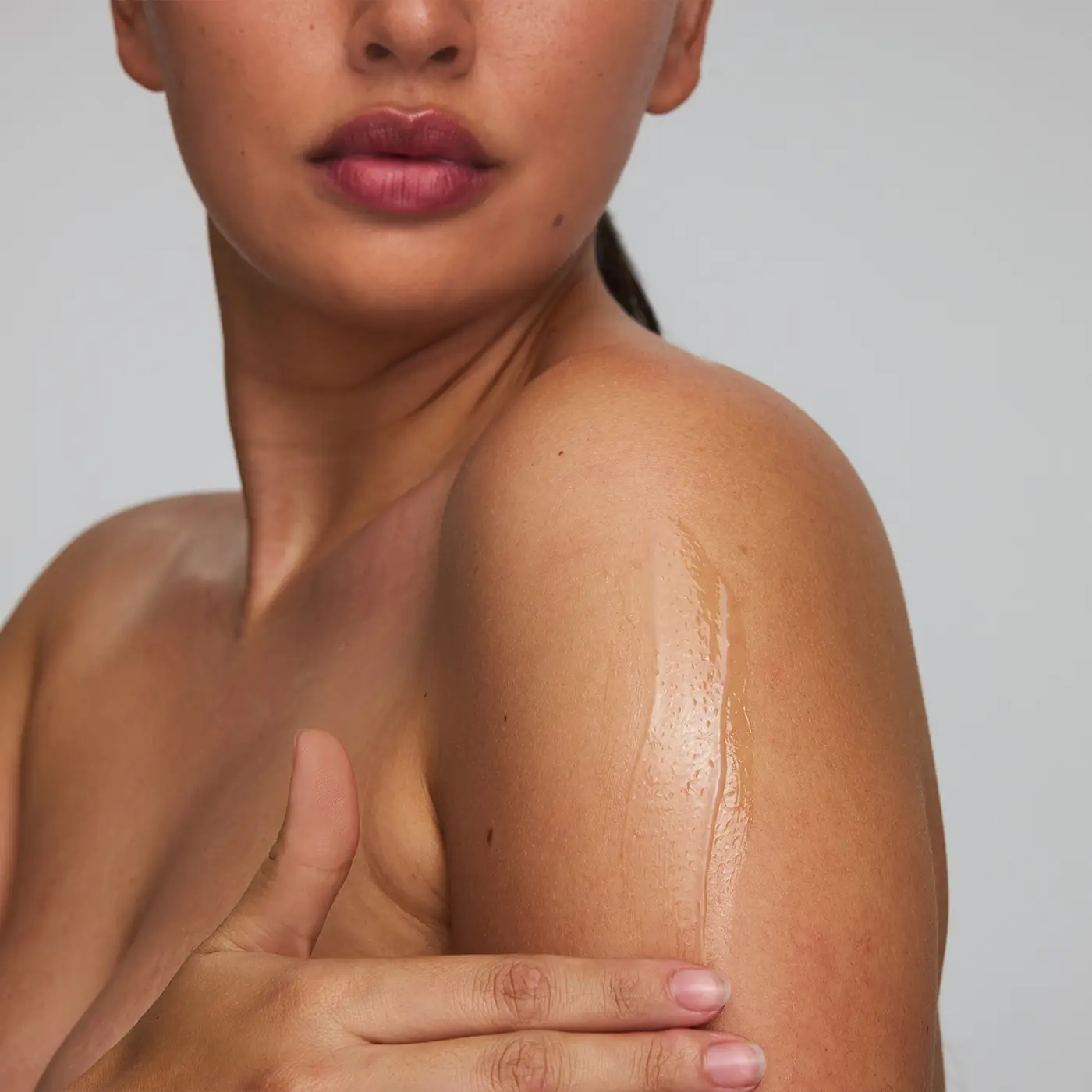 ALPHA-H - Daily Dose Of Multivitamin - Body Serum - Model 2