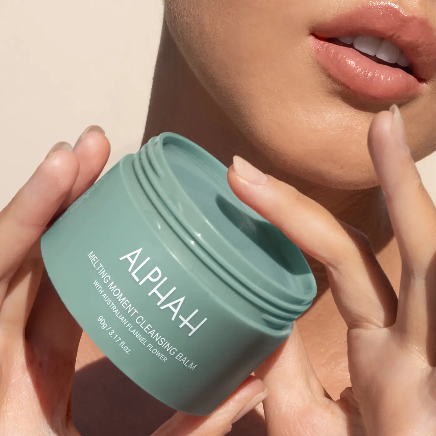 ALPHA-H - Melting Moment Cleansing Balm - FLANNEL FLOWER - Model