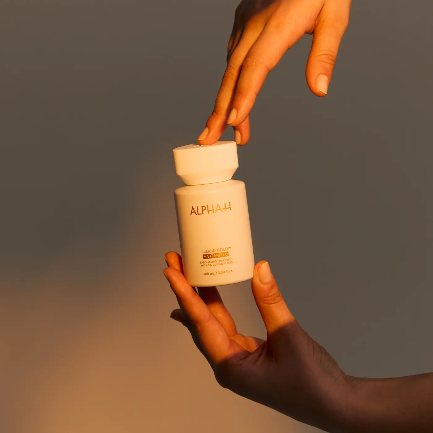 ALPHA - H - Liquid Gold + Vitamin C - Sfeer - Model