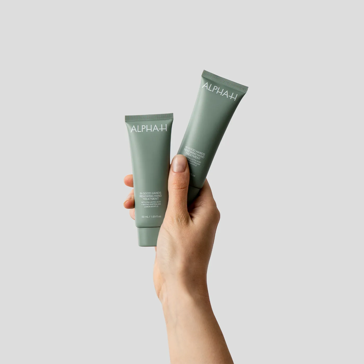 ALPHA-H – In Goods Hands Renewing Hand Treatment - Handen Model