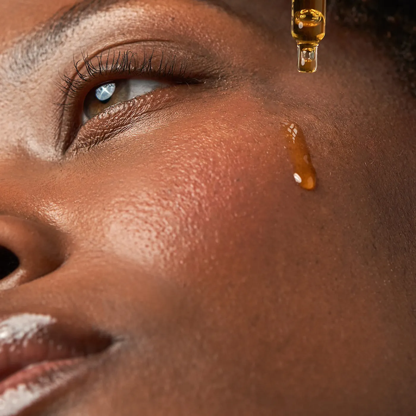 IMAGE - AGELESS - Retinol Pure Liquid - Retinol 0.3% - model