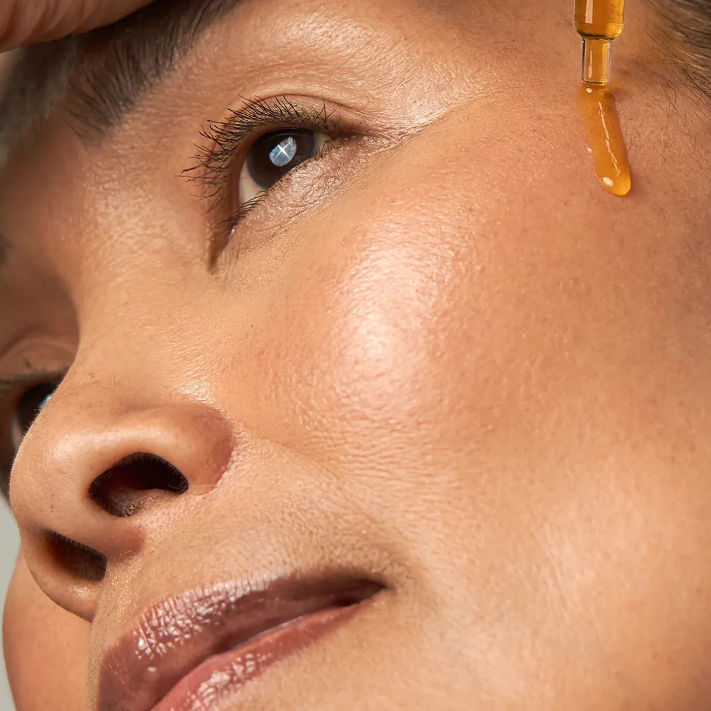 IMAGE - AGELESS - Retinol Pure Liquid Retinol 0.75% - Model