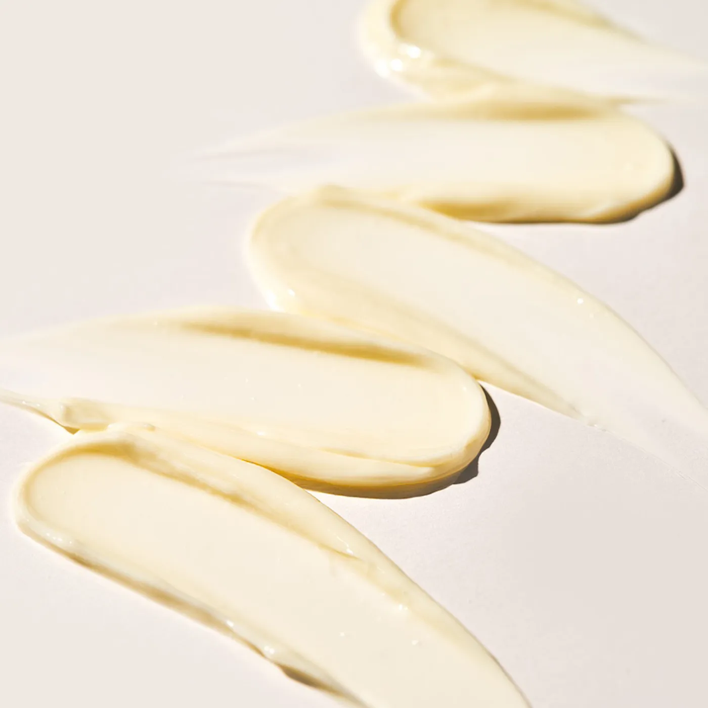 IMAGE - AGELESS - Retinol Treatment Creme - Retinol - Complex Model - Texture