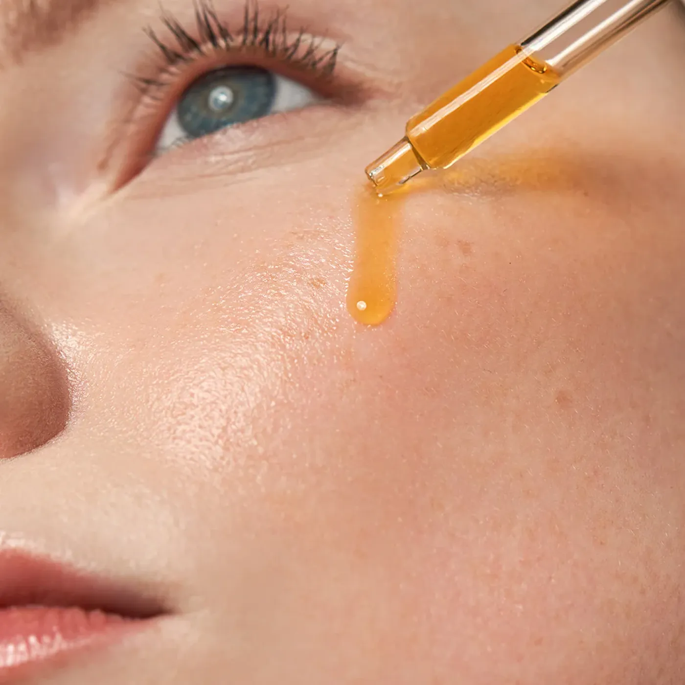 IMAGE Skincare - AGELESS+ Retinol - Trail Kit -Model