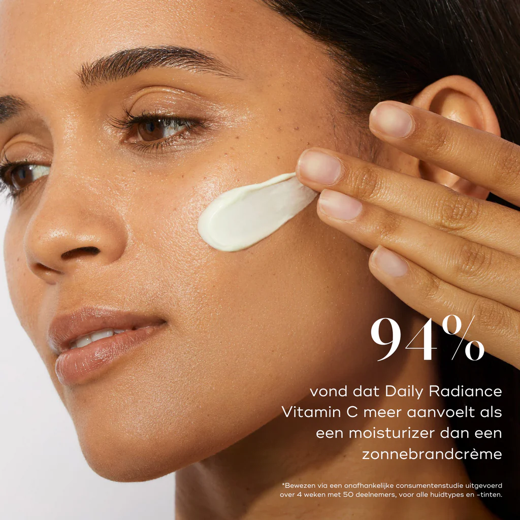 Medik8 - Skincare - Daily Radiance Vitamin C - SPF30 - Informatie - Model